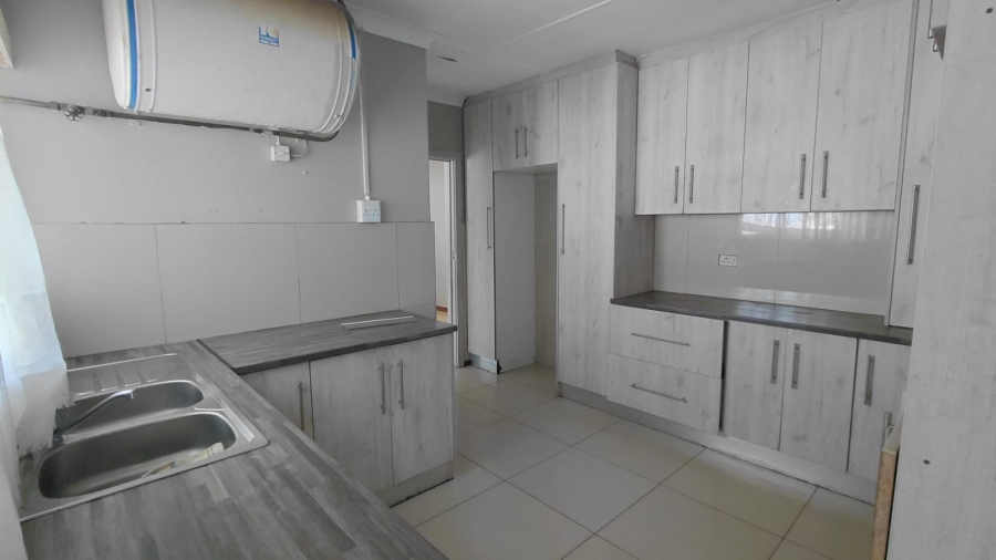 To Let 3 Bedroom Property for Rent in Southernwood Eastern Cape